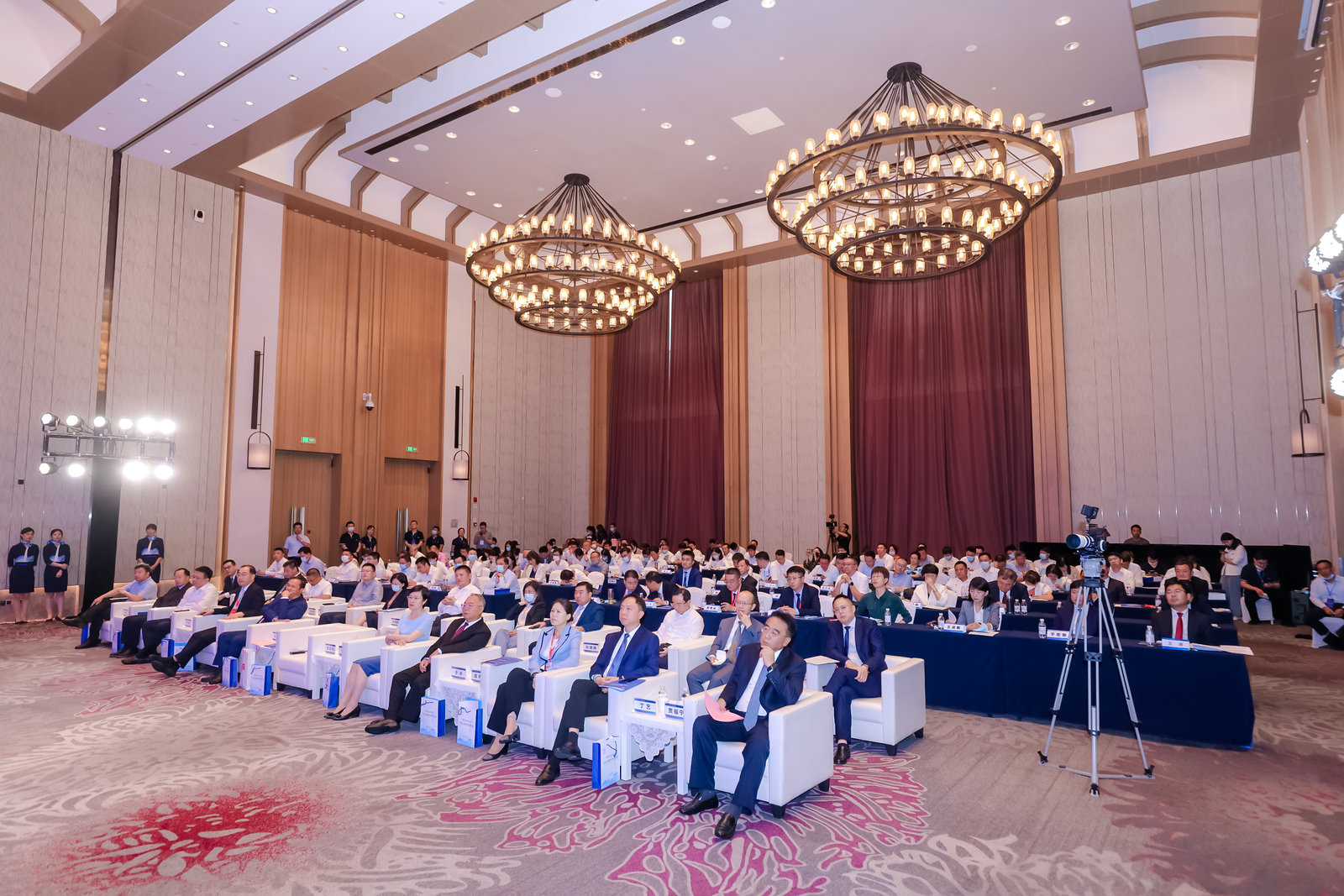 山东第一医科大学医养健康战略研究院山东港口医养集团分院正式揭牌