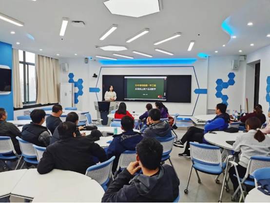 通识教育部举办线上线下混合式教学培训会