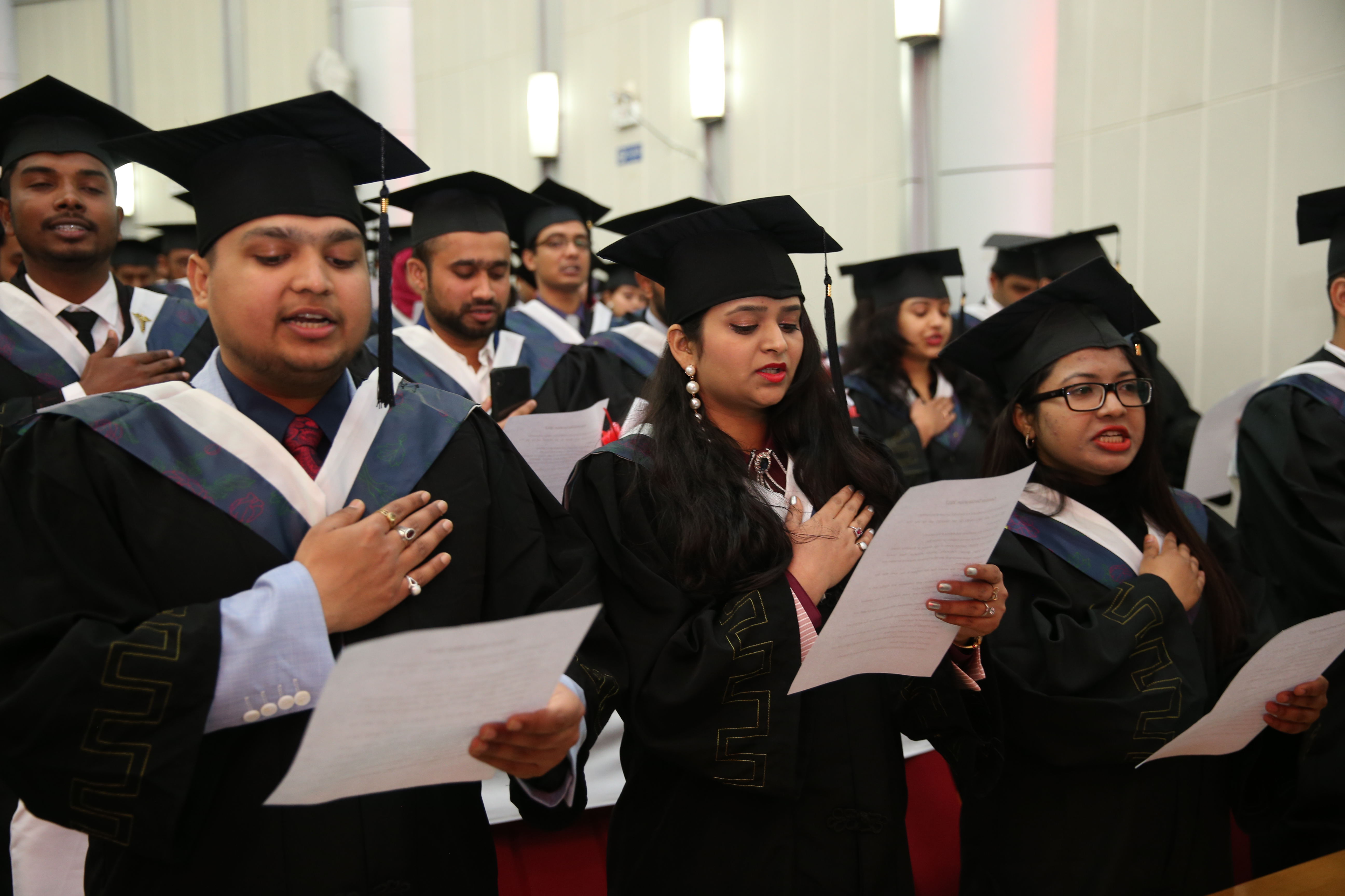 学校举行2019届留学生春季毕业典礼暨学士学位授予仪式