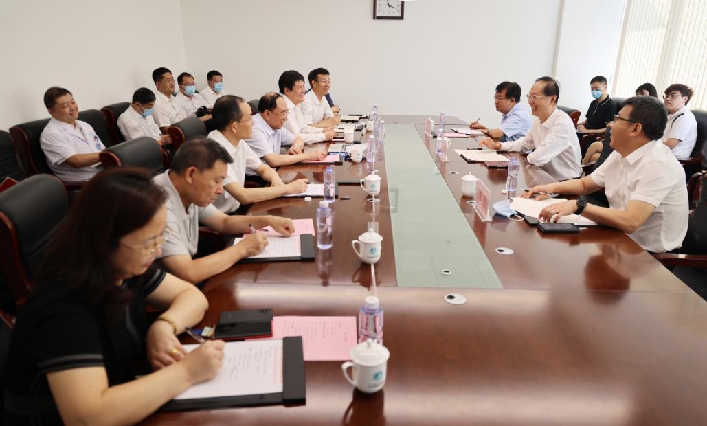 济南市人大常委会党组书记、主任韩金峰一行到山东省质子中心调研